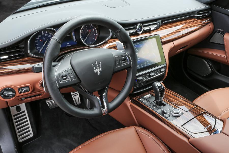 Панель приборов Maserati Quattroporte GTS GranLusso 2016 года  (фото 23 из 44)